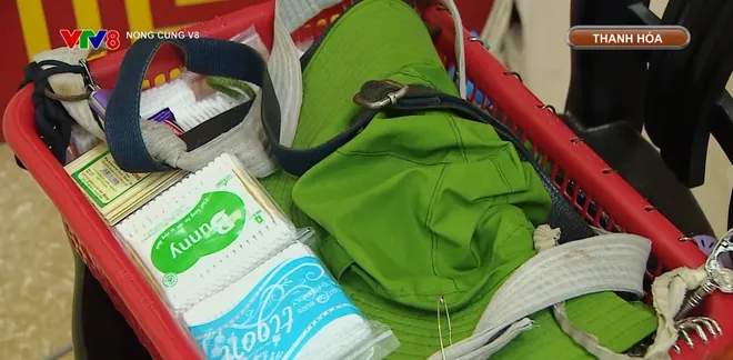 Nhức nhối sử dụng trẻ em đi b&aacute;n h&agrave;ng rong- Ảnh 2.