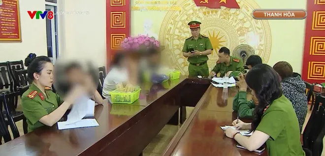 Nhức nhối sử dụng trẻ em đi b&aacute;n h&agrave;ng rong- Ảnh 9.