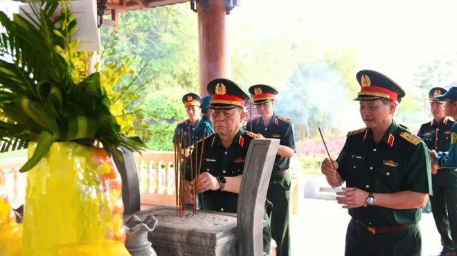 Chủ nhiệm Tổng cục Ch&iacute;nh trị Qu&acirc;n đội nh&acirc;n d&acirc;n Việt Nam, Đại tướng Nguyễn Trọng Nghĩa l&agrave;m việc với Qu&acirc;n khu 5- Ảnh 4.