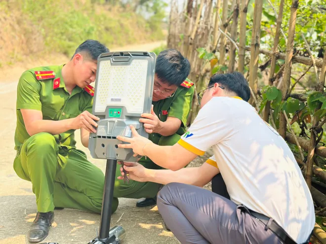 Chuyến xe tử tế th&aacute;ng 4 mang &aacute;nh s&aacute;ng v&agrave; hơi ấm về với bản l&agrave;ng v&ugrave;ng cao Thanh Ho&aacute;- Ảnh 3.