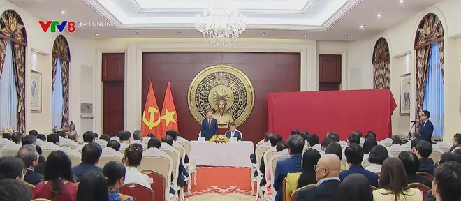 Tổng B&iacute; thư, Chủ tịch nước T&ocirc; L&acirc;m thăm cộng đồng người Việt Nam tại Trung Quốc- Ảnh 1.