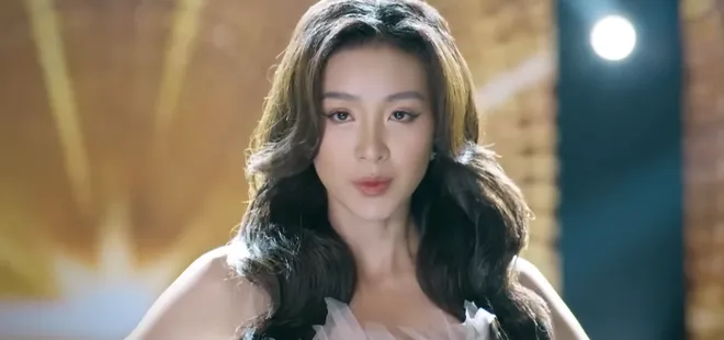 Lời hứa đầu ti&ecirc;n - Tập 1: Vừa đăng quang Hoa hậu, Vi Minh (Huyền Trang) đ&atilde; gặp l&ugrave;m x&ugrave;m- Ảnh 3.