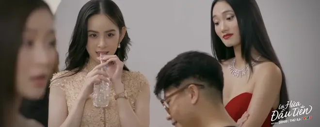 Lời hứa đầu ti&ecirc;n - Tập 1: Vừa đăng quang Hoa hậu, Vi Minh (Huyền Trang) đ&atilde; gặp l&ugrave;m x&ugrave;m- Ảnh 11.