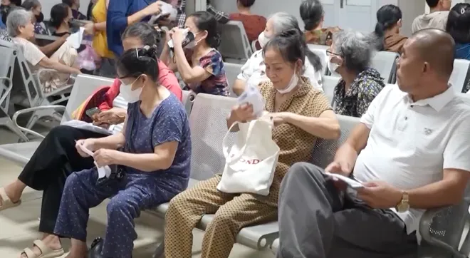 Bệnh nh&acirc;n nhập viện tăng cao do thời tiết nắng n&oacute;ng gay gắt- Ảnh 4.