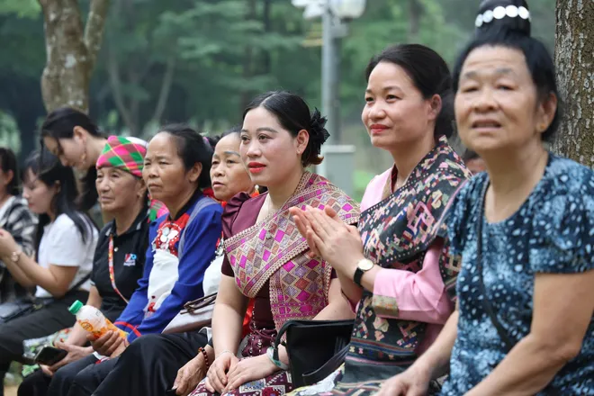 Sắc m&agrave;u hội tụ: Rộn r&agrave;ng ng&agrave;y hội đo&agrave;n kết c&aacute;c d&acirc;n tộc Việt Nam - Ảnh 11.