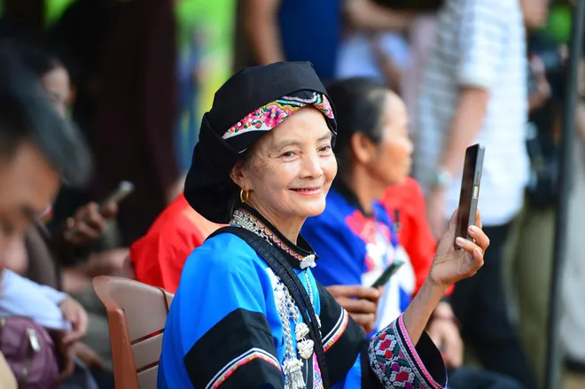 Sắc m&agrave;u hội tụ: Rộn r&agrave;ng ng&agrave;y hội đo&agrave;n kết c&aacute;c d&acirc;n tộc Việt Nam - Ảnh 8.