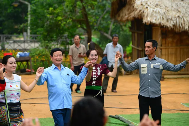 Sắc m&agrave;u hội tụ: Rộn r&agrave;ng ng&agrave;y hội đo&agrave;n kết c&aacute;c d&acirc;n tộc Việt Nam - Ảnh 9.