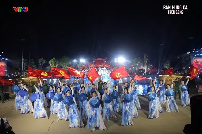 Bản h&ugrave;ng ca tr&ecirc;n s&ocirc;ng: Trang nghi&ecirc;m, x&uacute;c động v&agrave; gi&agrave;u sức lay động- Ảnh 9.