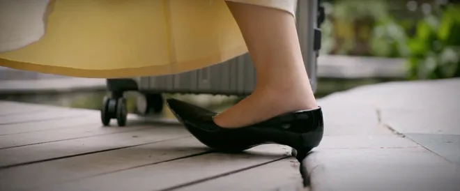 Lời hứa đầu ti&ecirc;n - Tập 2: T&igrave;nh cờ va phải đại thiếu gia, Vi Minh tận dụng ngay cơ hội - Ảnh 1.