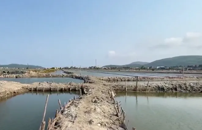 Đồng muối Sa Huỳnh xuống cấp, di&ecirc;m d&acirc;n chờ đầu tư hạ tầng- Ảnh 3.