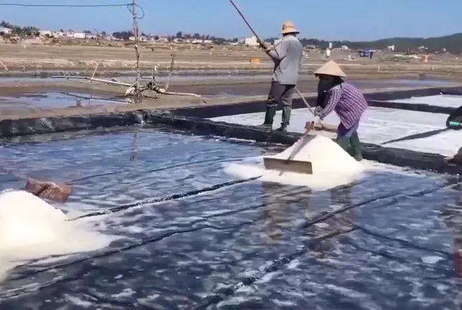 Đồng muối Sa Huỳnh xuống cấp, di&ecirc;m d&acirc;n chờ đầu tư hạ tầng- Ảnh 6.