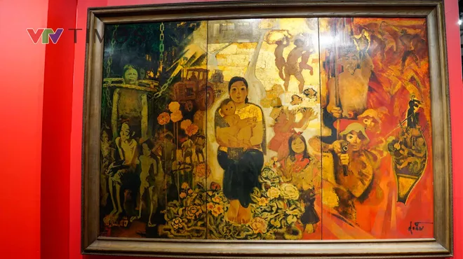 Người trẻ ấn tượng với triển l&atilde;m tranh sơn m&agrave;i &ldquo;Qu&ecirc; hương v&agrave; người chiến sĩ&rdquo; - Ảnh 4.