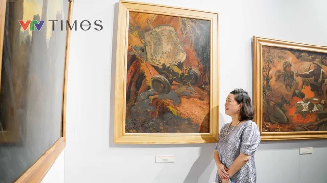 Người trẻ ấn tượng với triển l&atilde;m tranh sơn m&agrave;i &ldquo;Qu&ecirc; hương v&agrave; người chiến sĩ&rdquo; - Ảnh 12.