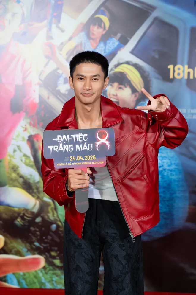 Đường đua phim dịp lễ 30/4 "nghẹ thở" từ thảm đỏ - Ảnh 8.