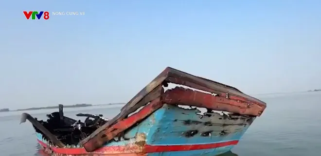 Ch&aacute;y t&agrave;u c&aacute; trong đ&ecirc;m ở Huế- Ảnh 4.