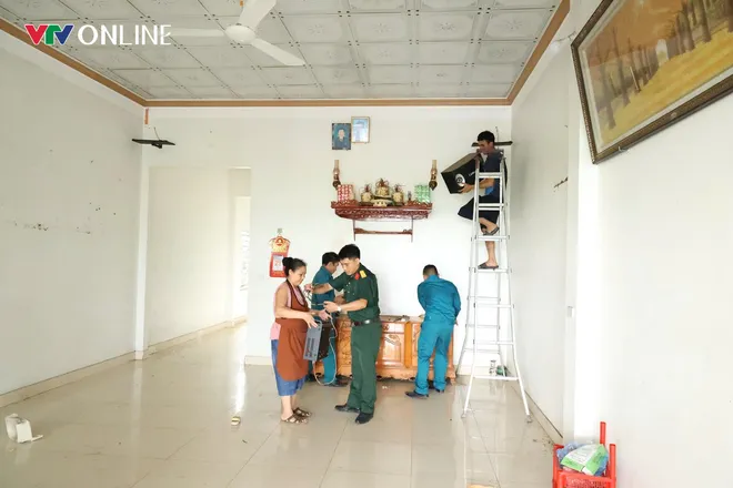 Ph&uacute; Thọ: M&ugrave;a nước cạn, bờ s&ocirc;ng Hồng sạt lở nghi&ecirc;m trọng: Khẩn cấp di dời 12 hộ d&acirc;n - Ảnh 6.