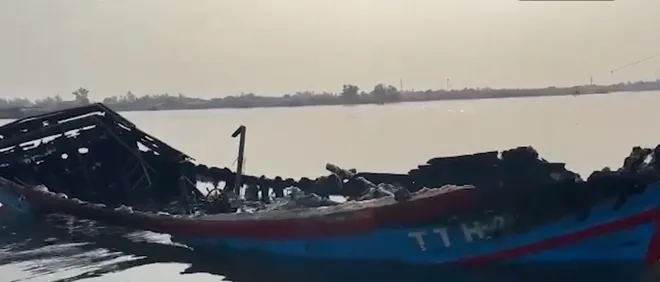 Ch&aacute;y t&agrave;u c&aacute; trong đ&ecirc;m ở Huế- Ảnh 5.