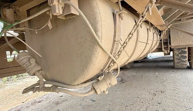 Bắt giữ gần 900 l&iacute;t dầu qua Cửa khẩu Nam Giang- Ảnh 3.