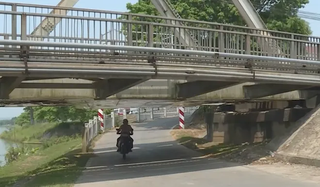 Cần chấn chỉnh t&igrave;nh trạng xe m&aacute;y đi v&agrave;o đường d&agrave;nh cho người đi bộ ở Huế- Ảnh 4.