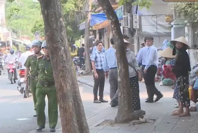 Siết chặt việc lập lại trật tự vỉa h&egrave;, x&acirc;y dựng diện mạo đ&ocirc; thị văn minh ở Huế- Ảnh 5.