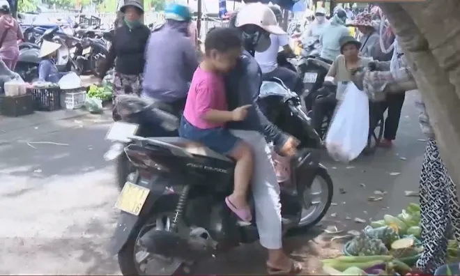 Siết chặt việc lập lại trật tự vỉa h&egrave;, x&acirc;y dựng diện mạo đ&ocirc; thị văn minh ở Huế- Ảnh 3.