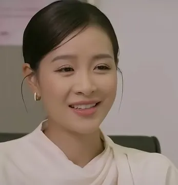 Lời hứa đầu ti&ecirc;n - Tập 3: C&ocirc;ng ty quyết định lăng x&ecirc; cho Vi Minh hậu drama hẹn h&ograve; với thiếu gia - Ảnh 1.