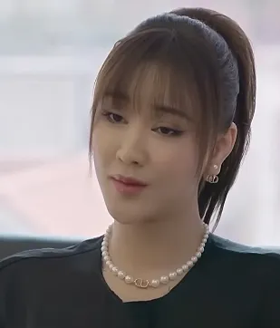 Lời hứa đầu ti&ecirc;n - Tập 3: C&ocirc;ng ty quyết định lăng x&ecirc; cho Vi Minh hậu drama hẹn h&ograve; với thiếu gia - Ảnh 2.