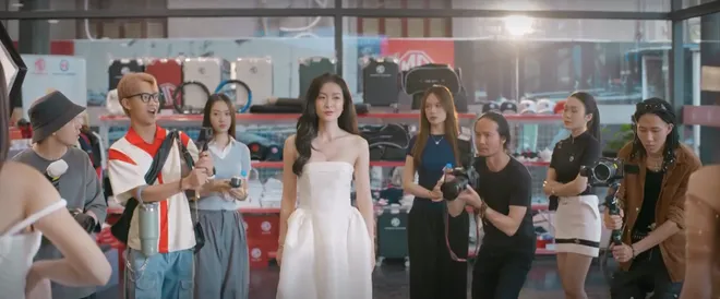 Lời hứa đầu ti&ecirc;n - Tập 3: Sự nghiệp của Vi Minh khởi sắc nhờ drama hẹn h&ograve; với thiếu gia - Ảnh 4.