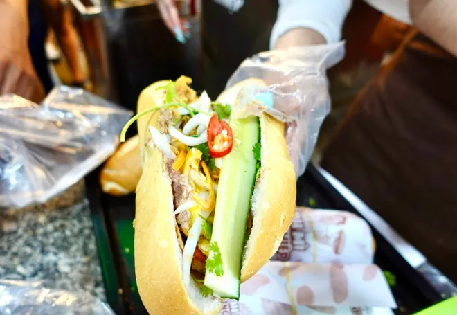 Lễ hội b&aacute;nh m&igrave; h&uacute;t kh&aacute;ch ngay trong ng&agrave;y đầu khai mạc - Ảnh 7.