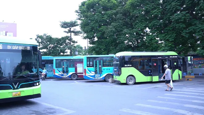 H&agrave; Nội miễn ph&iacute; v&eacute; t&agrave;u, xe: Người d&acirc;n phấn khởi tận hưởng kỳ nghỉ lễ thảnh thơi, tiết kiệm  - Ảnh 3.