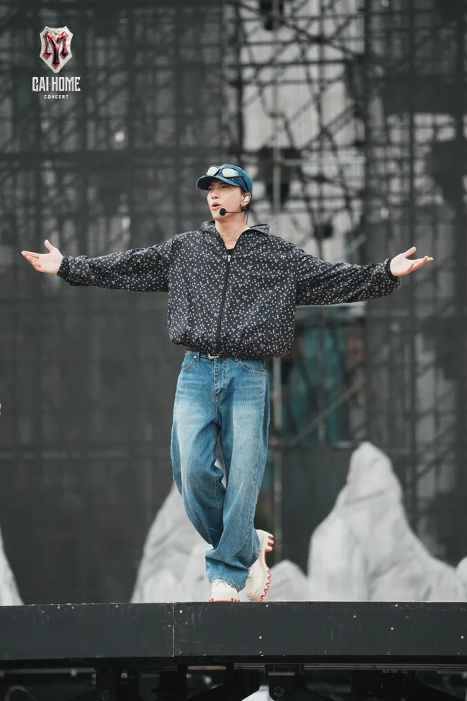 Gai Home tổng duyệt trong mưa, c&aacute;c Anh T&agrave;i vẫn ch&aacute;y hết m&igrave;nh- Ảnh 6.