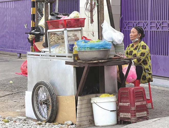 Tiếng g&otilde; trong đ&ecirc;m, b&aacute;t hủ tiếu trong k&yacute; ức- Ảnh 5.