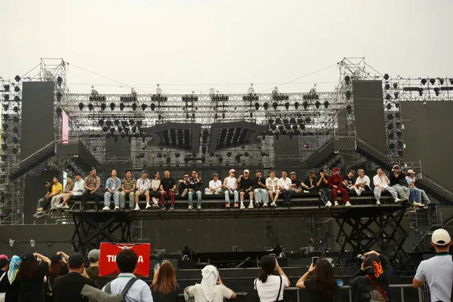 Gai Home tổng duyệt trong mưa, c&aacute;c Anh T&agrave;i vẫn ch&aacute;y hết m&igrave;nh- Ảnh 13.