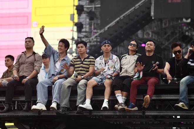 Gai Home tổng duyệt trong mưa, c&aacute;c Anh T&agrave;i vẫn ch&aacute;y hết m&igrave;nh- Ảnh 12.