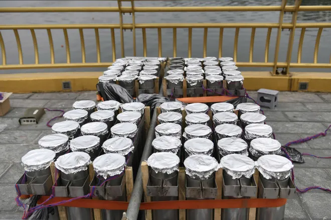 Cận cảnh trận địa ph&aacute;o hoa trước đ&ecirc;m Giỗ Tổ H&ugrave;ng Vương - Ảnh 7.