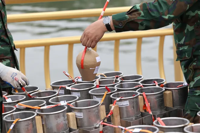 Cận cảnh trận địa ph&aacute;o hoa trước đ&ecirc;m Giỗ Tổ H&ugrave;ng Vương - Ảnh 4.