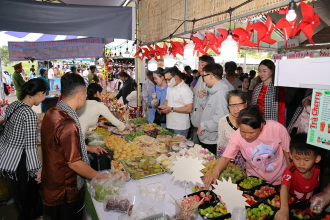 Lễ hội B&aacute;nh D&acirc;n gian Nam Bộ 2026 ch&iacute;nh thức khai mạc- Ảnh 12.