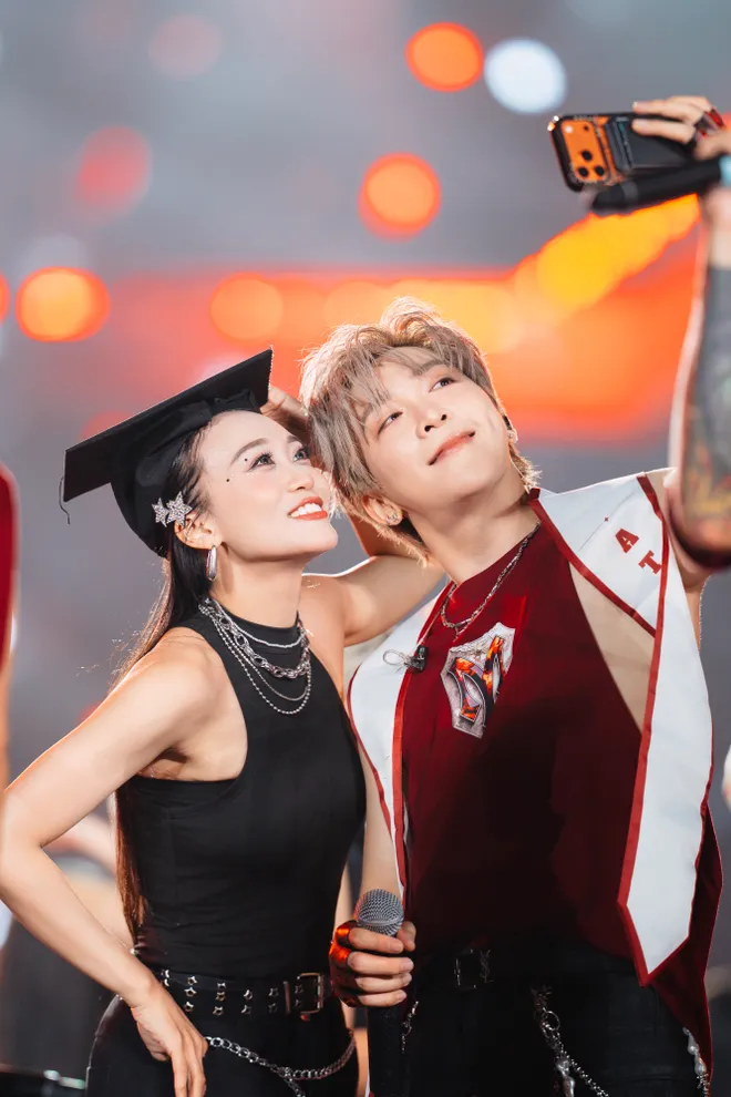 Gai Home Concert: 50.000 kh&aacute;n giả c&ugrave;ng c&aacute;c Anh T&agrave;i đi qua một &ldquo;lễ tốt nghiệp&rdquo; đầy cảm x&uacute;c - Ảnh 18.