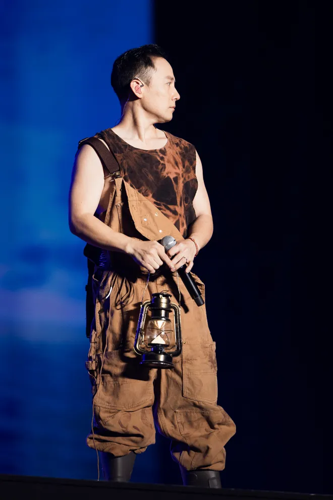 Gai Home Concert: 50.000 kh&aacute;n giả c&ugrave;ng c&aacute;c Anh T&agrave;i đi qua một &ldquo;lễ tốt nghiệp&rdquo; đầy cảm x&uacute;c - Ảnh 12.