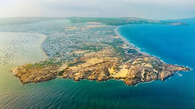Hạ tầng giao th&ocirc;ng cất c&aacute;nh: S&acirc;n bay Phan Thiết mang lại sức bật kinh tế n&agrave;o cho địa phương? - Ảnh 2.