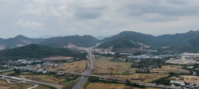 Cao tốc mới mở ra kh&ocirc;ng gian ph&aacute;t triển mới- Ảnh 5.