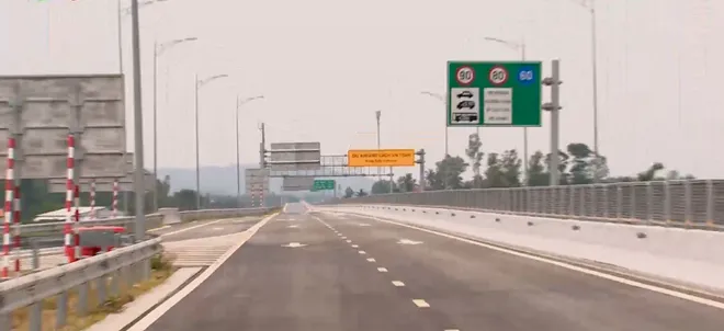 Cao tốc mới mở ra kh&ocirc;ng gian ph&aacute;t triển mới- Ảnh 7.