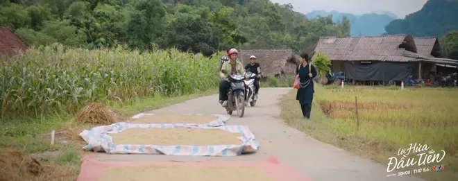 Lời hứa đầu ti&ecirc;n - Tập 5: Ng&acirc;n Kh&aacute;nh (Mỹ Duy&ecirc;n) bị chặn đường quấy rối - Ảnh 2.