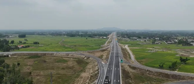 Th&ocirc;ng tuyến gần 220 km cao tốc qua địa b&agrave;n miền Trung- Ảnh 1.