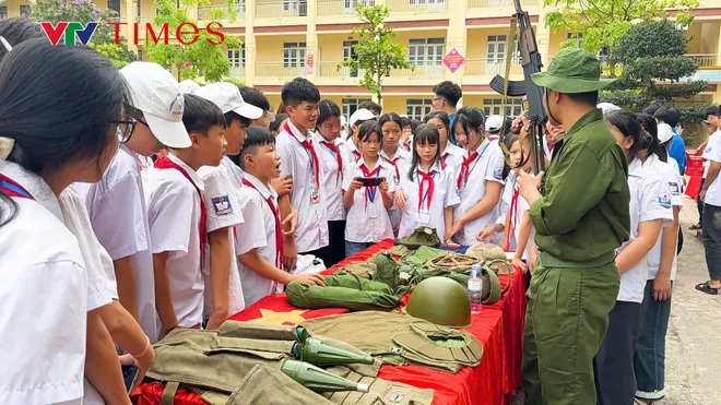 T&aacute;i hiện qu&acirc;n trang chiến sĩ giải ph&oacute;ng qu&acirc;n: Điểm nhấn gi&aacute;o dục lịch sử dịp 30/4 - Ảnh 6.