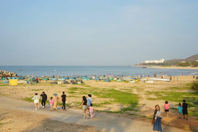 C&aacute;c điểm du lịch ph&iacute;a Nam nhộn nhịp ng&agrave;y đầu kỳ nghỉ lễ- Ảnh 4.