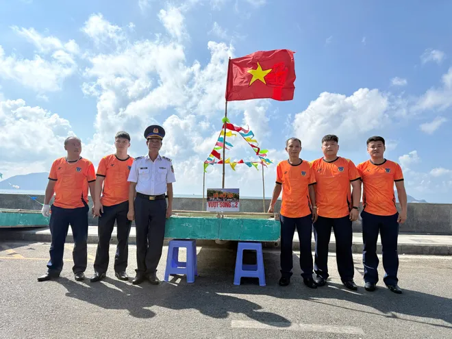 Hải đội 33: Giữ b&igrave;nh y&ecirc;n biển đảo qu&ecirc; hương trong ng&agrave;y vui thống nhất- Ảnh 6.