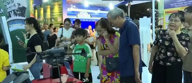 Hiện đại h&oacute;a lực lượng an ninh: Dấu ấn từ kh&ocirc;ng gian triển l&atilde;m &ldquo;Tổ quốc b&igrave;nh y&ecirc;n&rdquo;- Ảnh 1.