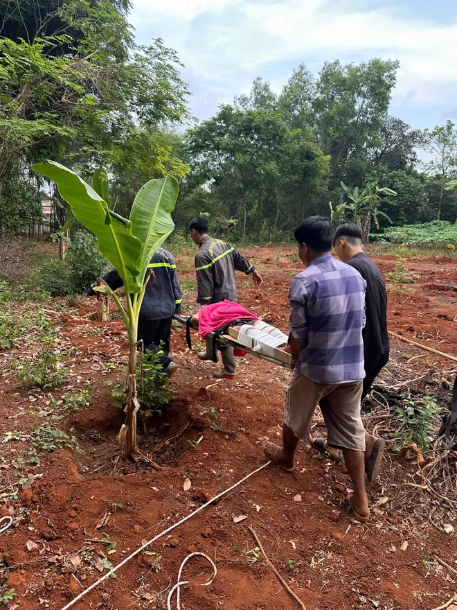 Giải cứu người rơi giếng s&acirc;u 35m ở TP Hồ Ch&iacute; Minh - Ảnh 3.