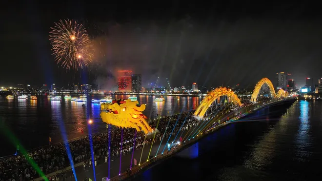 Gala "Tổ quốc b&igrave;nh y&ecirc;n" - Đ&ecirc;m nghệ thuật m&atilde;n nh&atilde;n thu h&uacute;t h&agrave;ng ng&agrave;n kh&aacute;n giả - Ảnh 26.